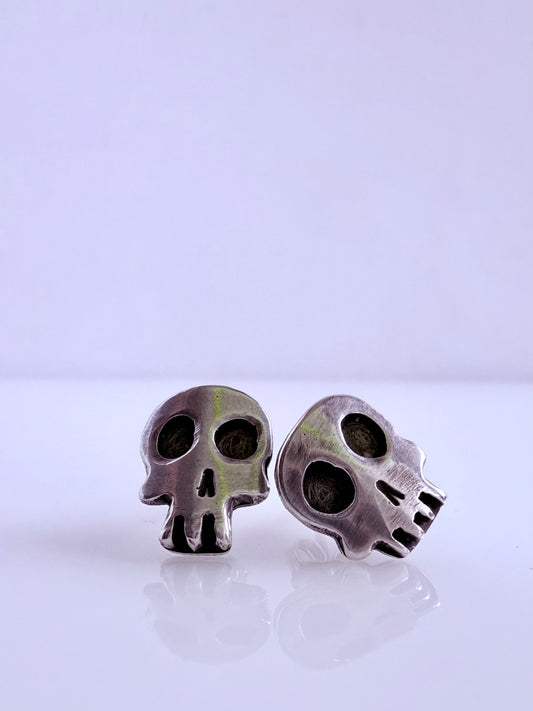 Skullie studs